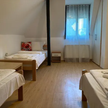 Bed & Breakfast Pipacs 3*