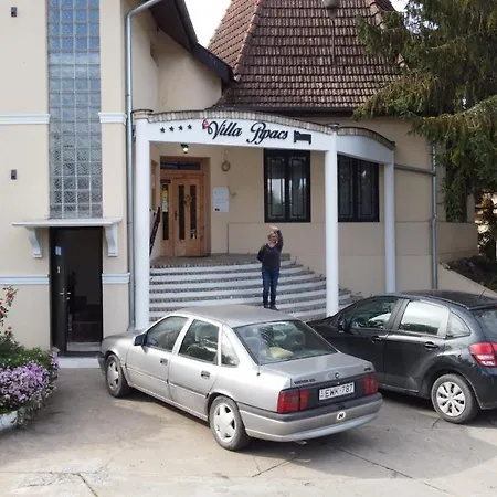 Pipacs Bed & Breakfast Feketić